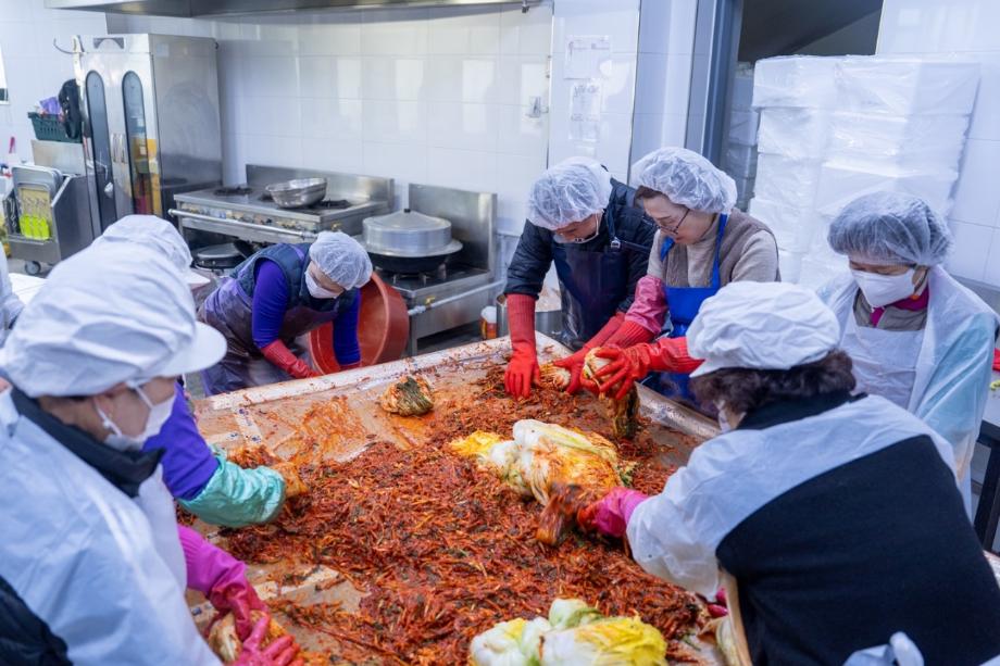 증평 정안마을·KB손해보험, 지역 농산물 활용한 김장나눔으로 상생 실천