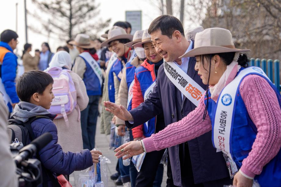 증평군, 삼보초 일원서 개학기 어린이 안전 캠페인