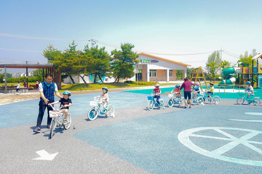 증평군 어린이 자전거 공원 및 교육장, 외국인 눈길까지 사로잡아