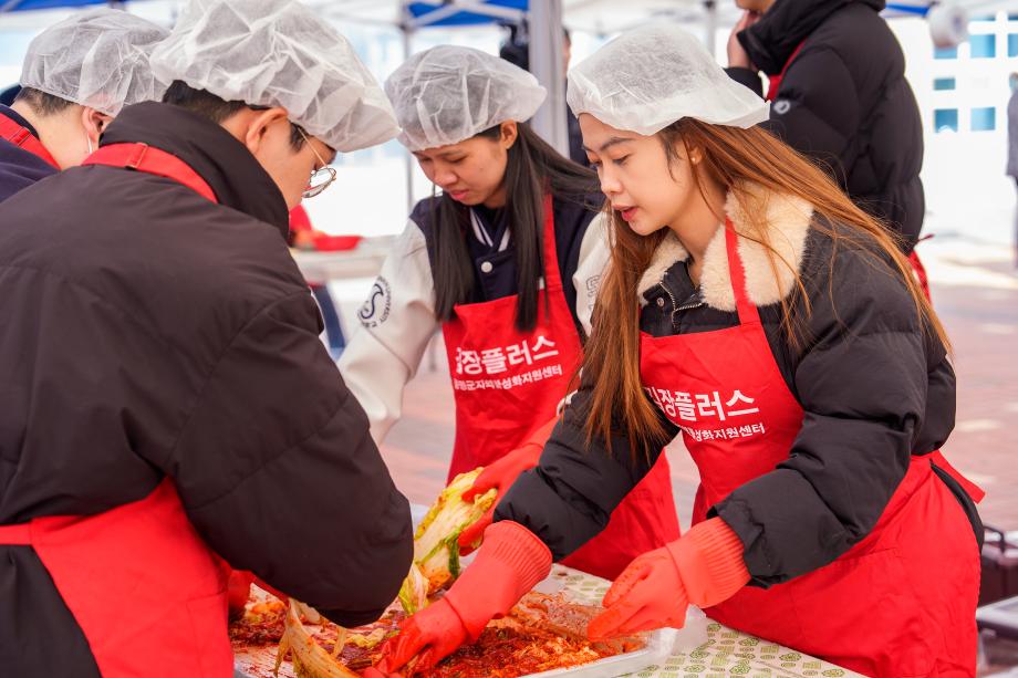 “우리도 김장해요”...재한캄보디아 유학생 증평에서 K푸드의 맛 즐겨
