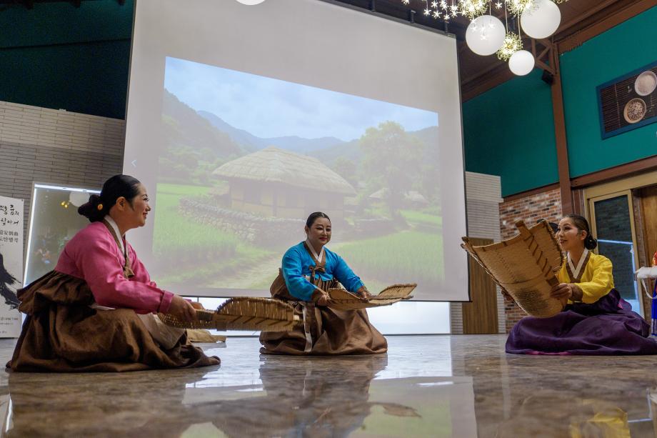 증평군, 문화예술로 어르신 마음을 물들이다.